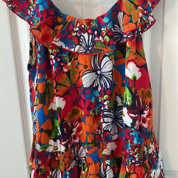 Ruffled multi colored dress. size tag and brand missing. P2P is about 18.Viscose - Picture 2 of 8